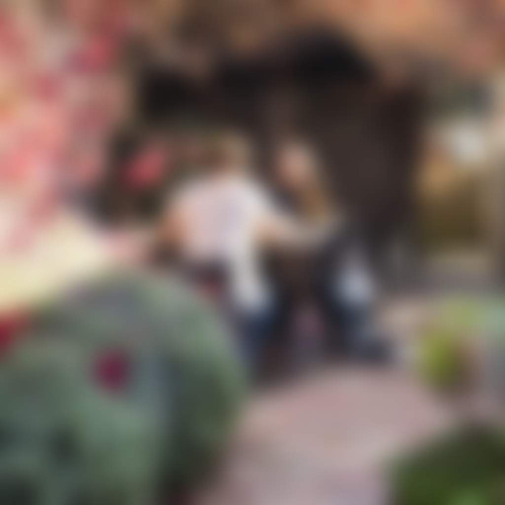 149046 Couple with dog at Udder Hoe cafe in Kilcunda