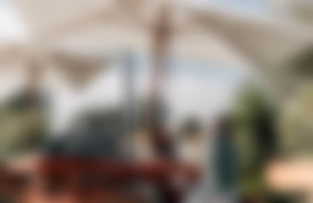 Yinnar Hotel girls dining on outdoor tables under umbrellas