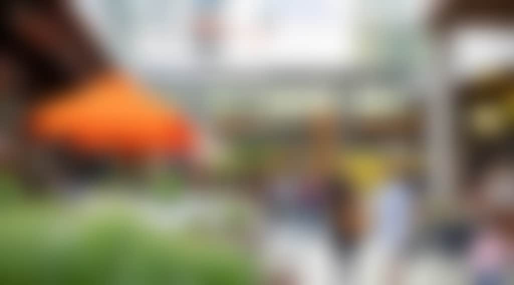 17885 outdoor dining at Pacific Werribee