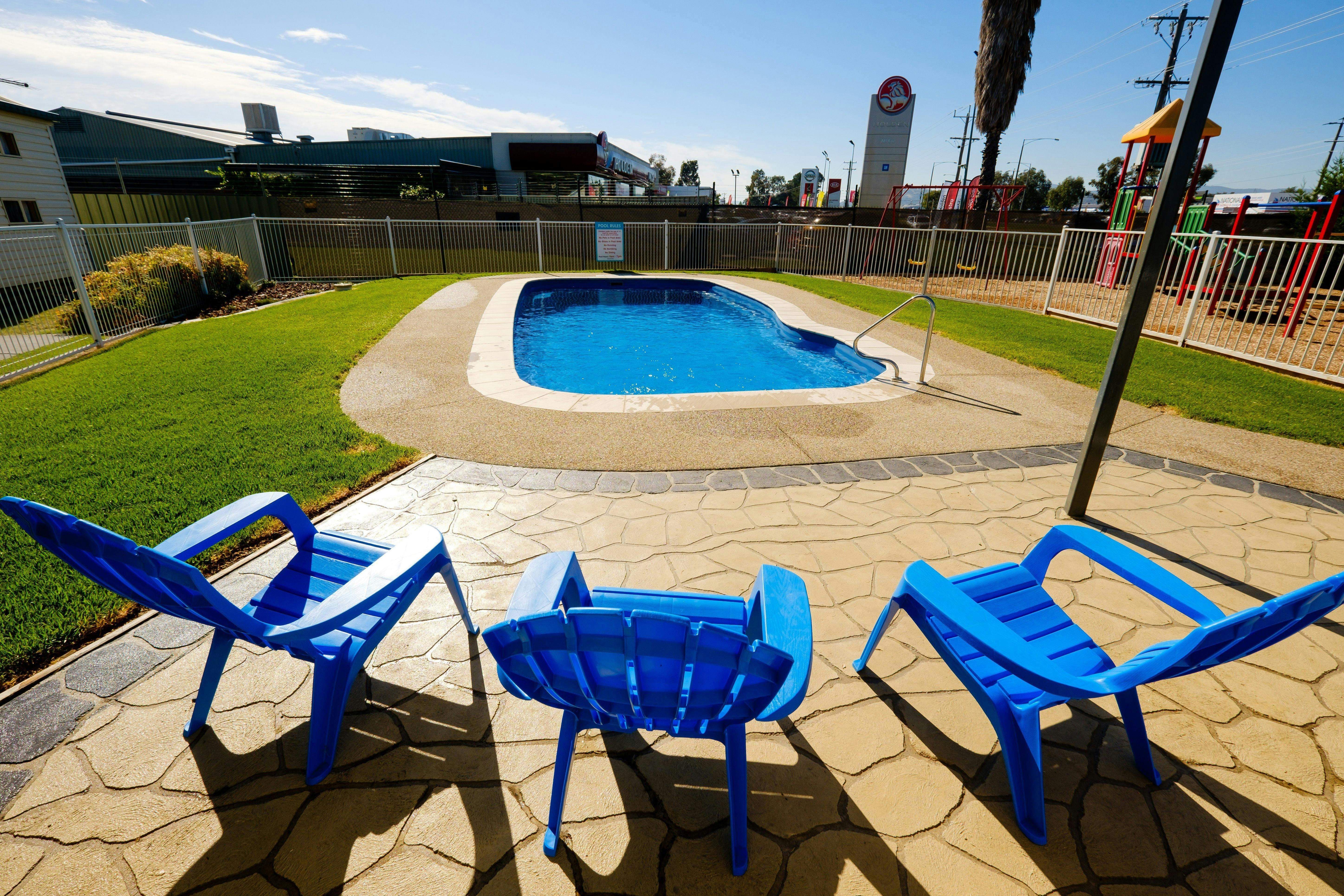 B3Bcb2F4Edb8Ab95B1985313433856D4