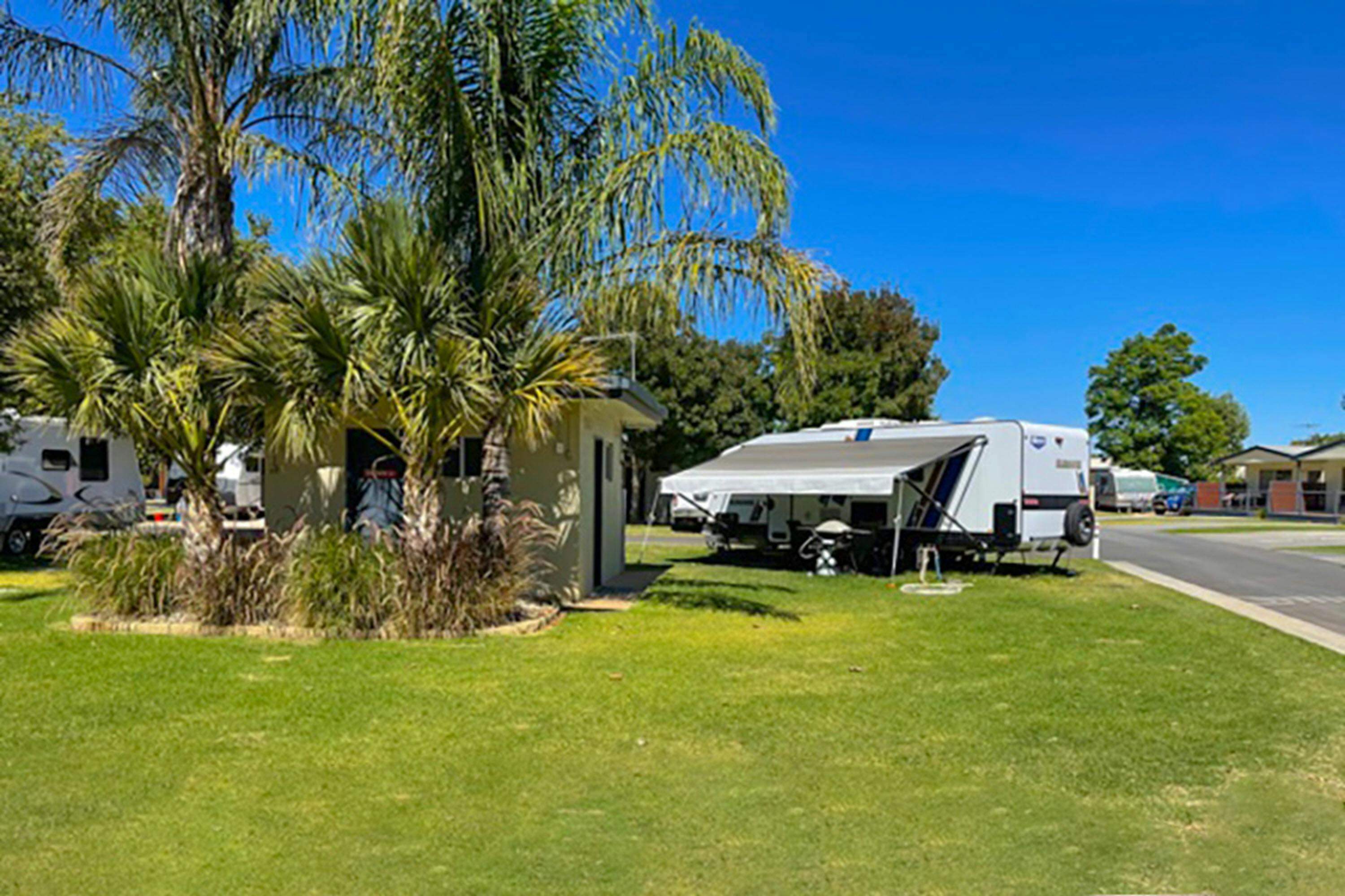 433Fa858915Af69Df7E9E7Ebf1C03C93