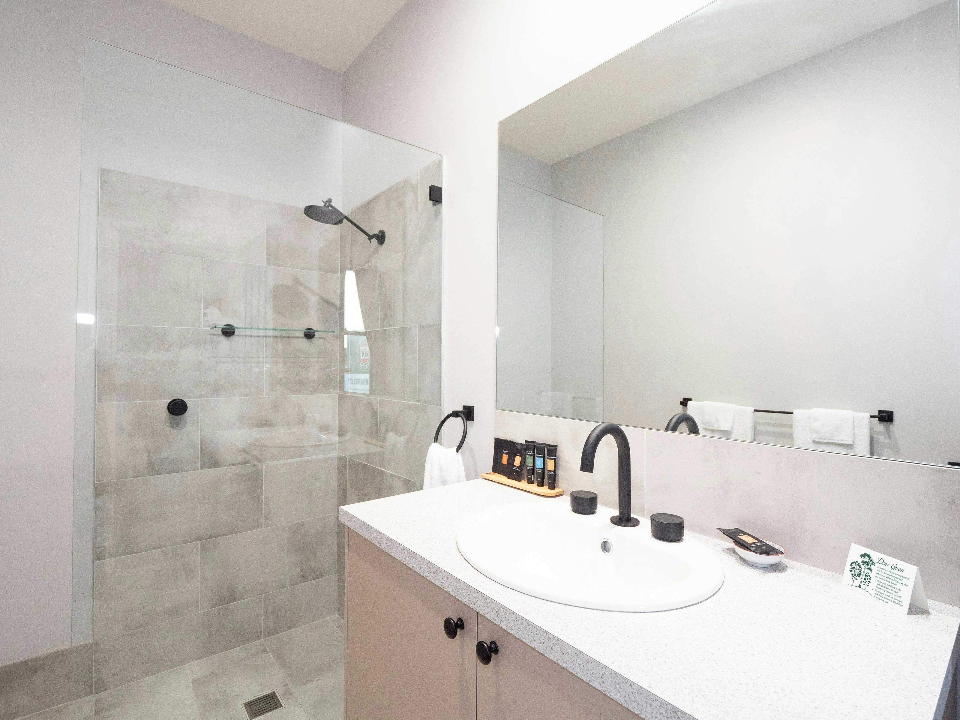 D239Ca3313330Ae63F0B6742298C0Bec_O8Tubjw