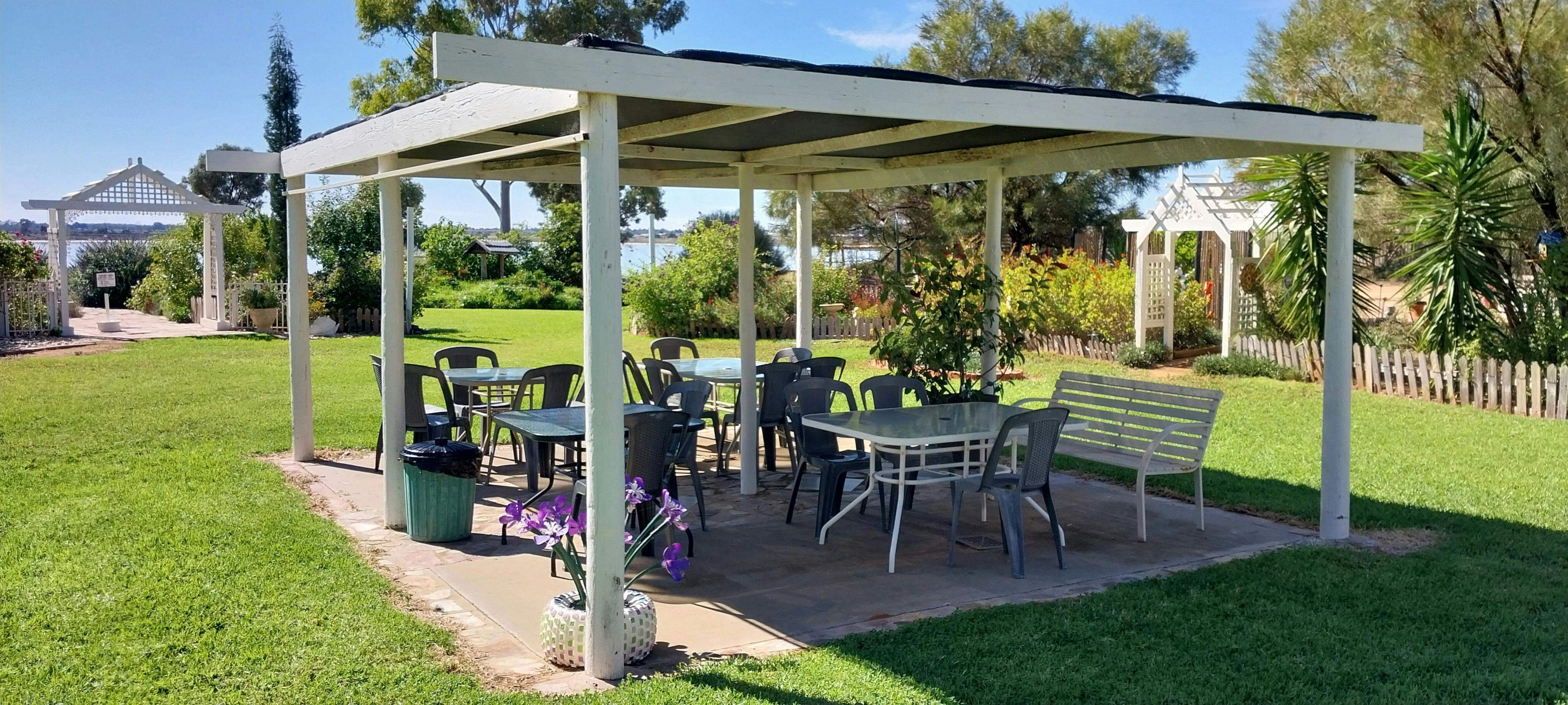 0Fe980532Dab1F2B72E22E84F8D7B83C