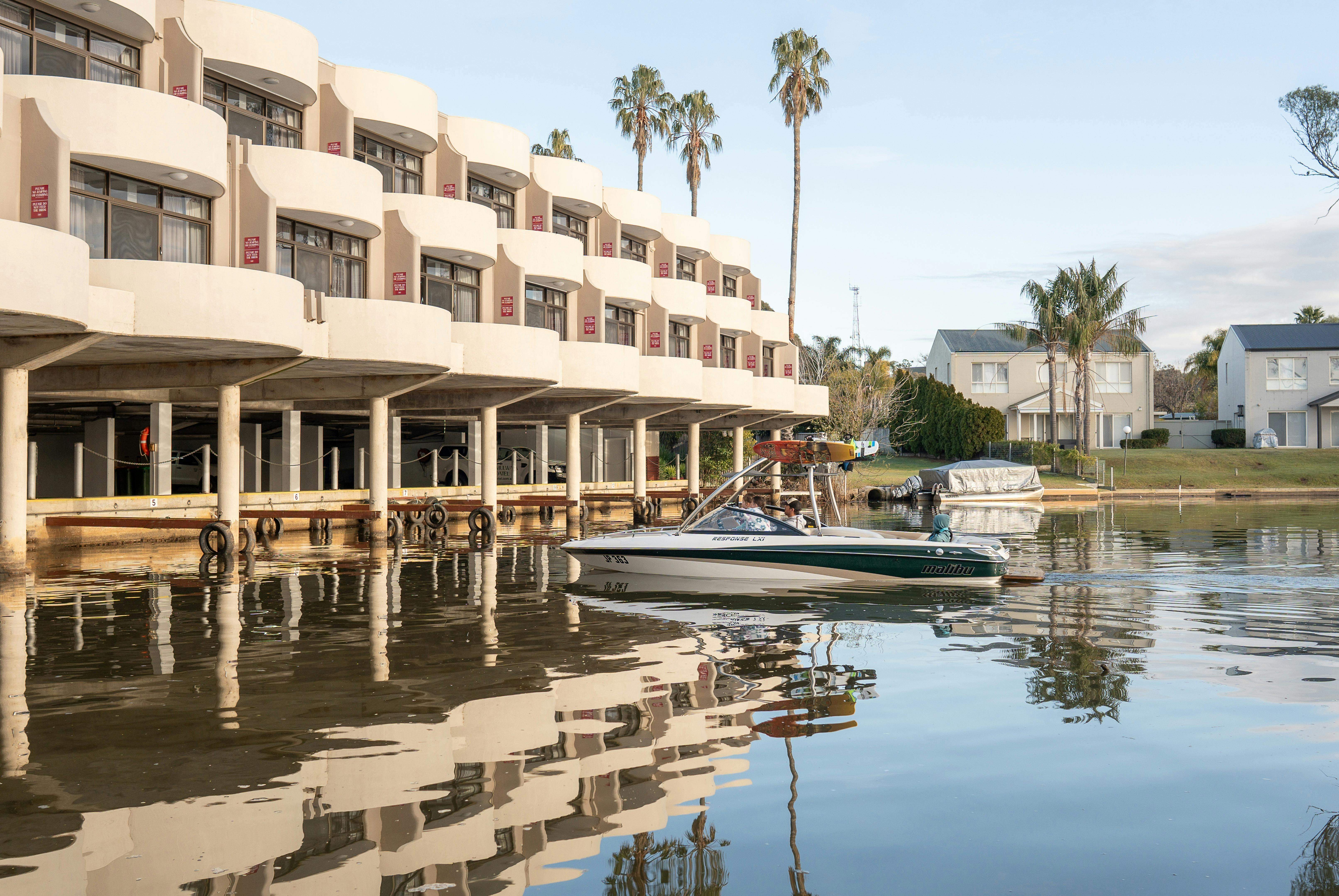 B0E2636182C4323A245A56B9B730B980