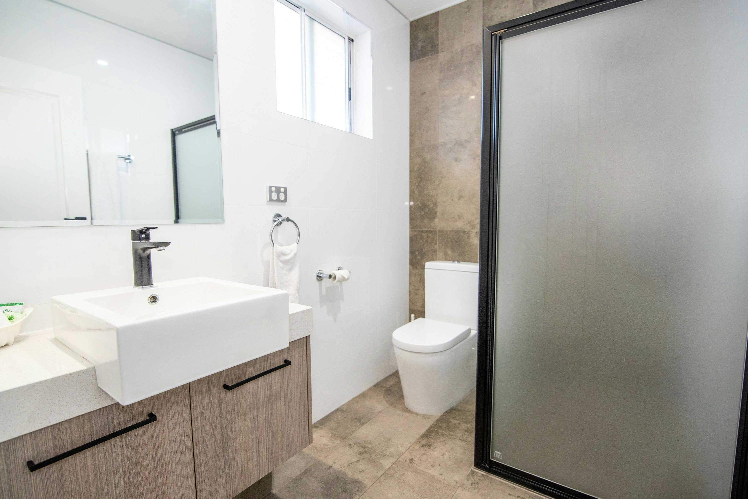 6546C1E3C45711D3C0918359C83D7Bc0