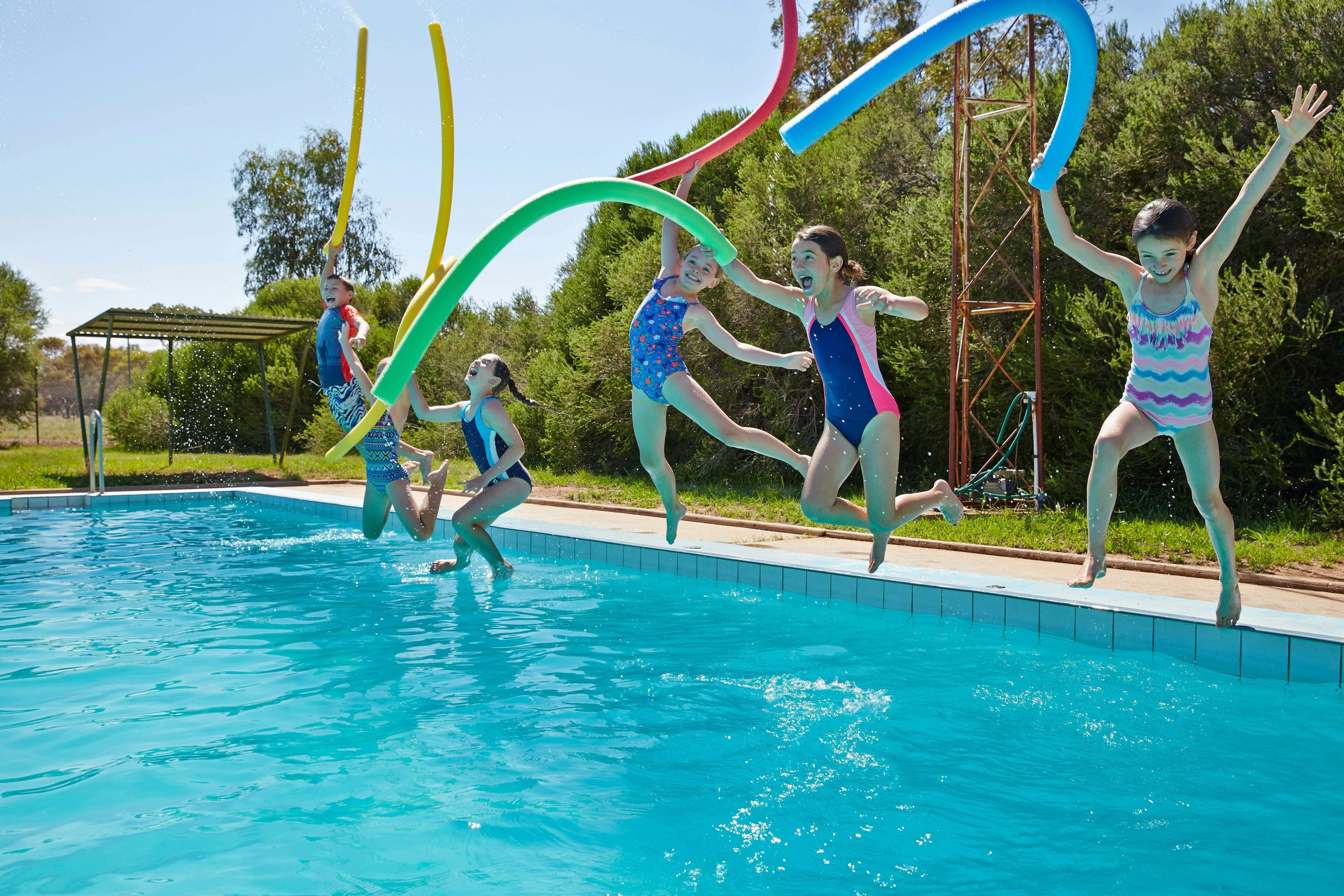 Visit the Murray | Oaklands War Memorial Swimming Pool