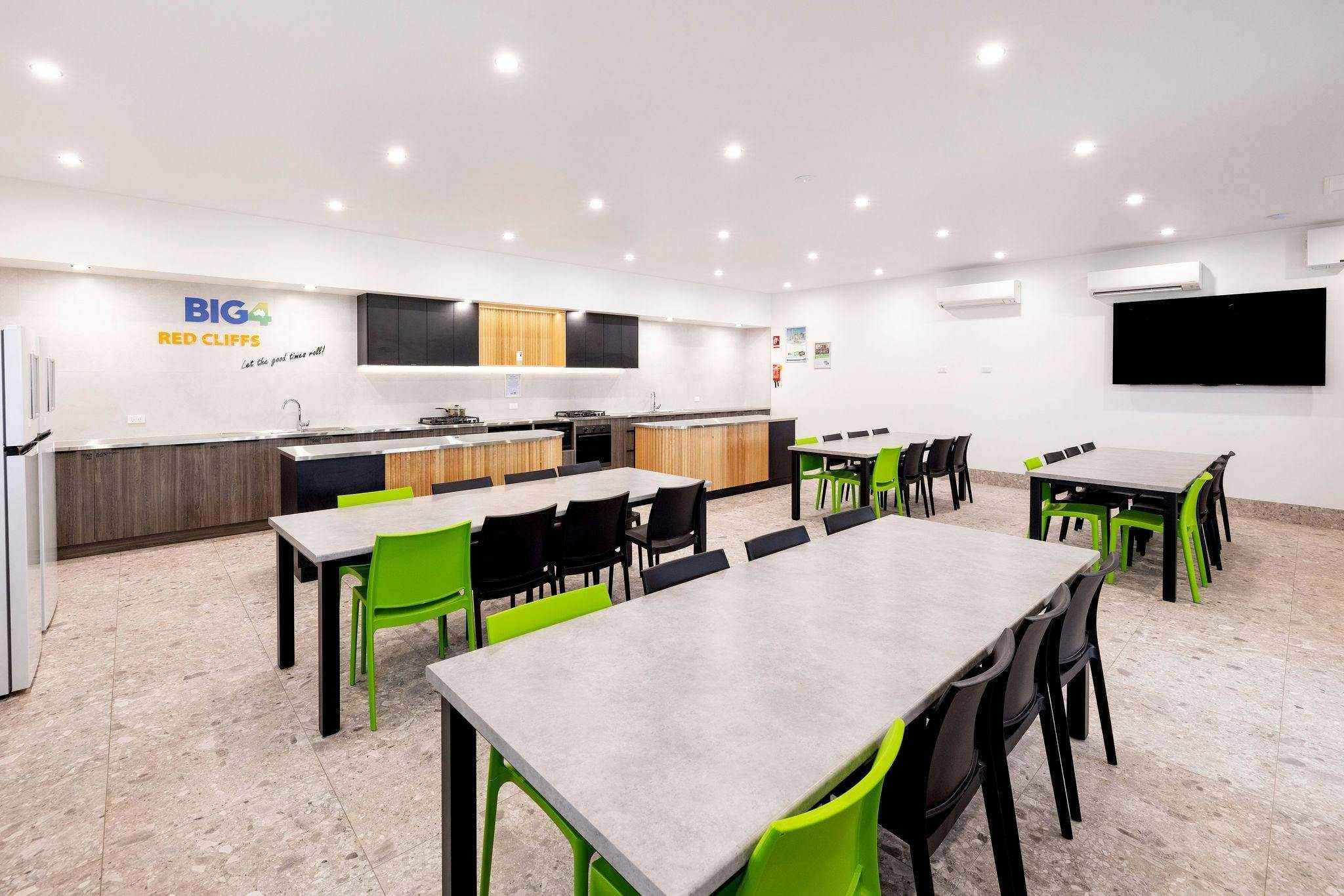 0Fe6Af5732Ad41744F06294F013F99Dd