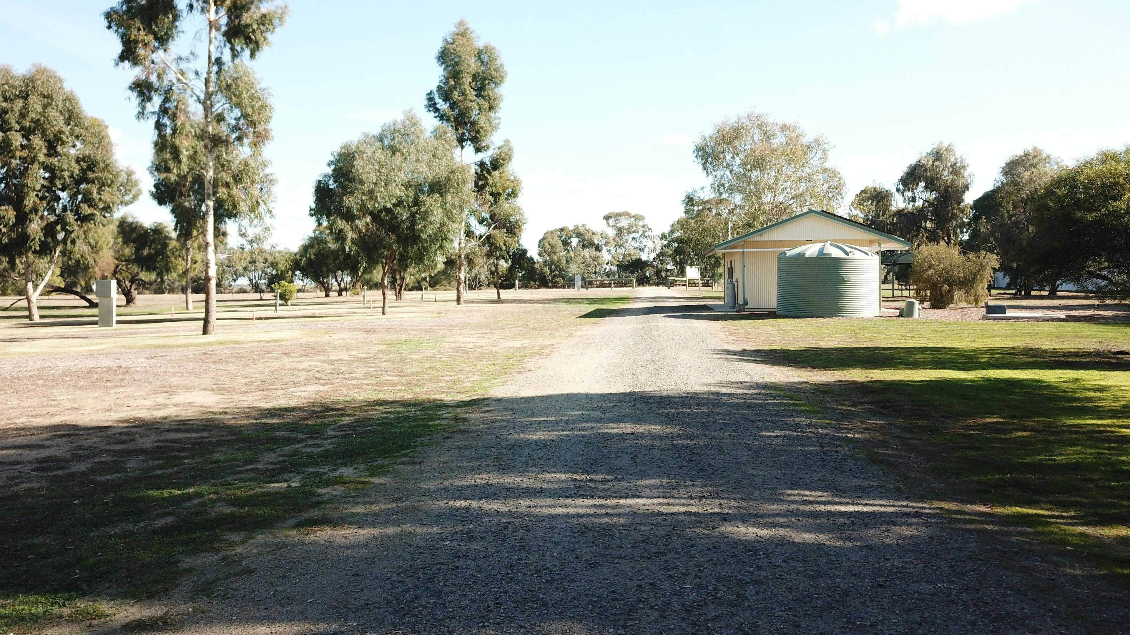 Wanganella-Camp-Park-Riverina_0Aq8Bqi