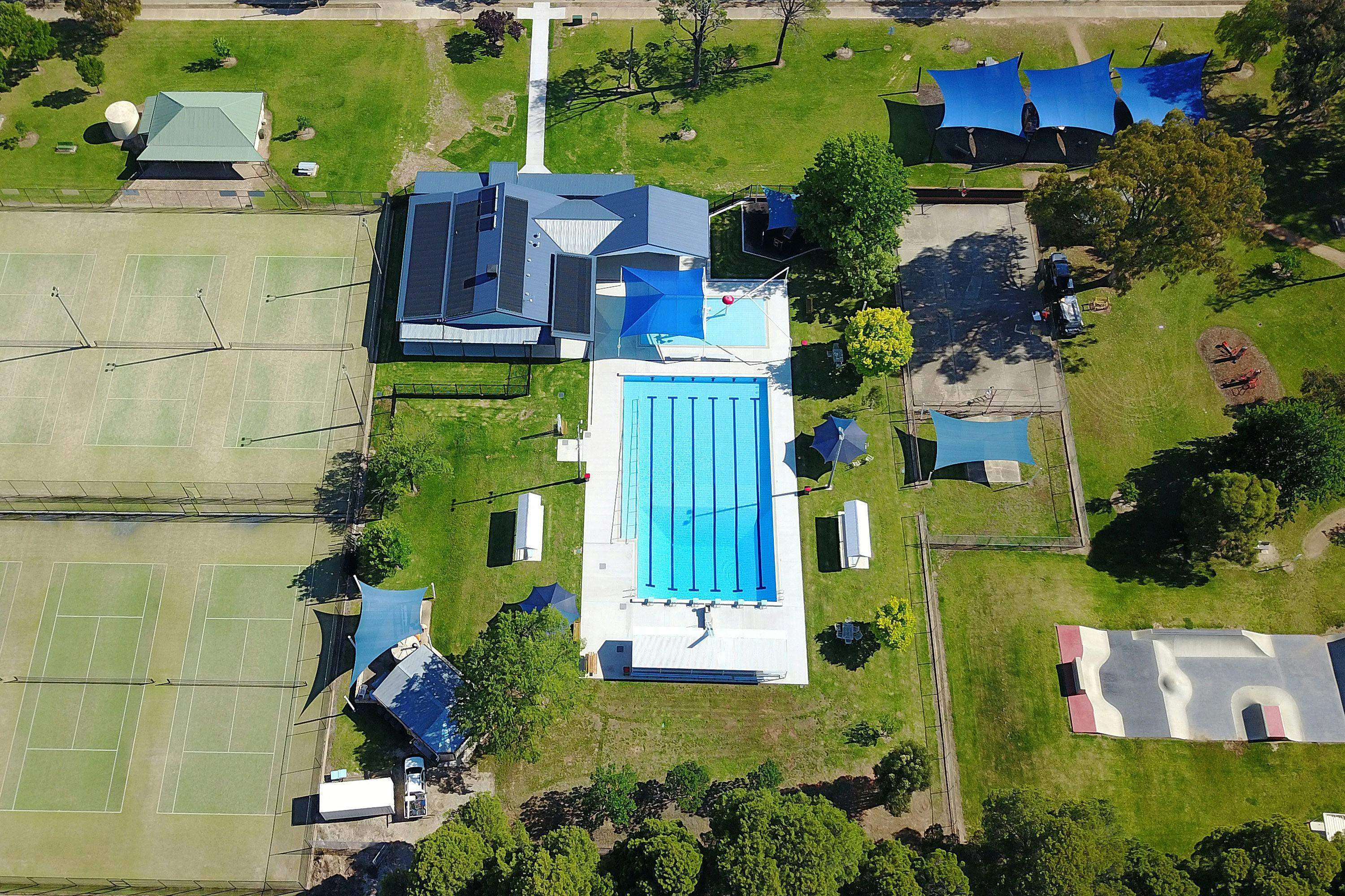 Visit the Murray | Henty War Memorial Swimming Pool