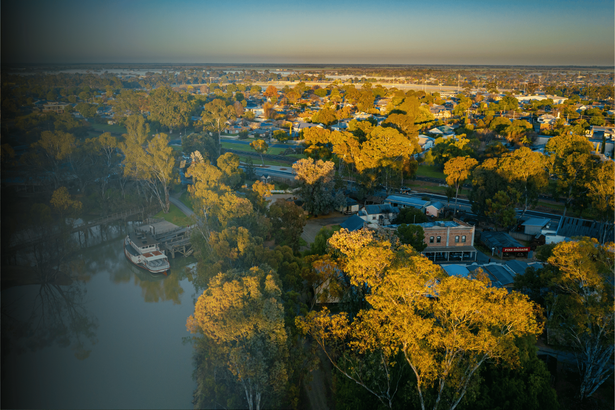 A Murray River town