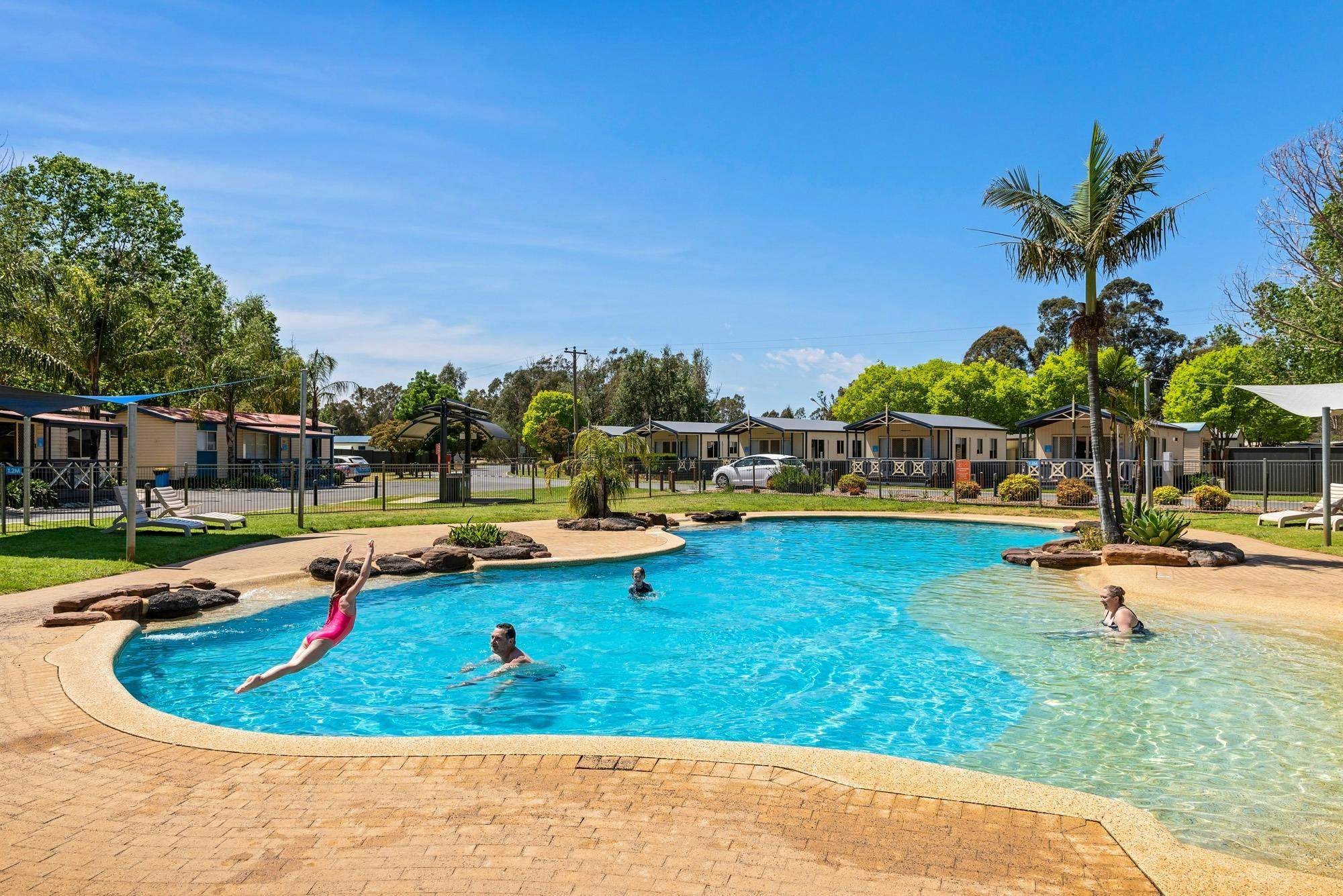 Fa8745F2297B839Ff0546A3268E63680