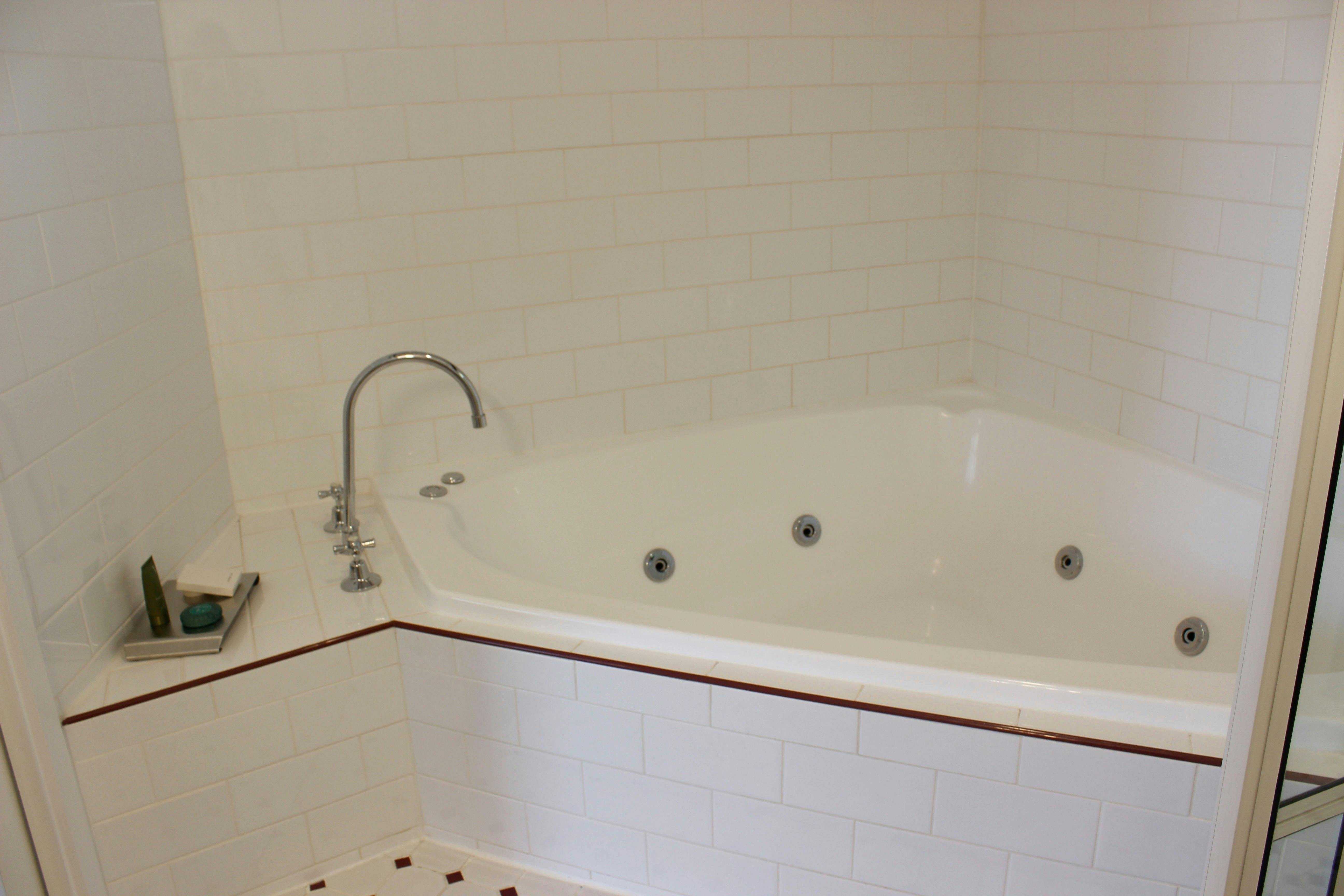 8F16295120E72D4Ad4594F56391E1Ba0