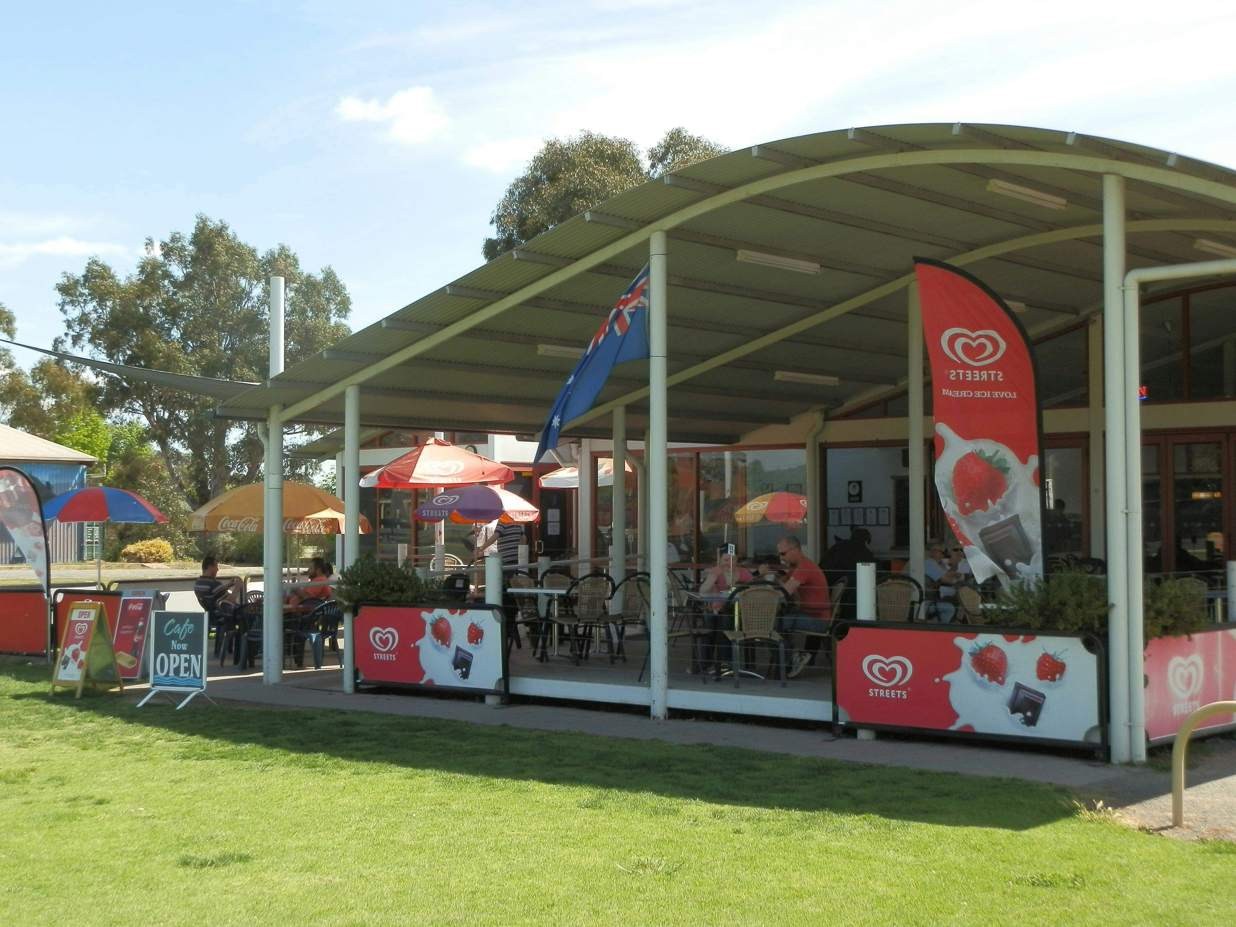 Original__9650907_2640_Submarine_Cafe_Holbrook_29_4Mju6K0