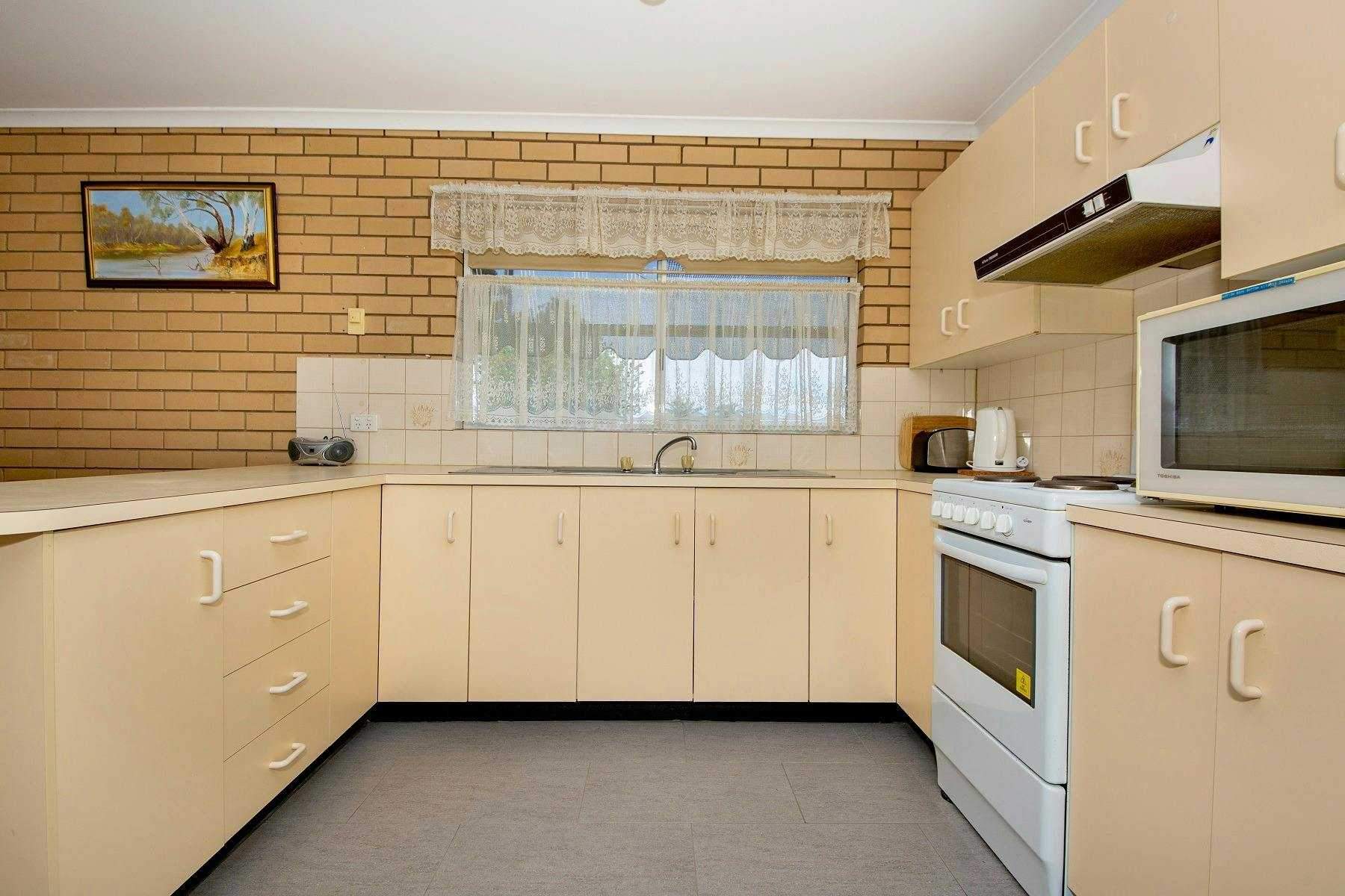 Cb2340774De85081C5957C9Ee3Eb8099