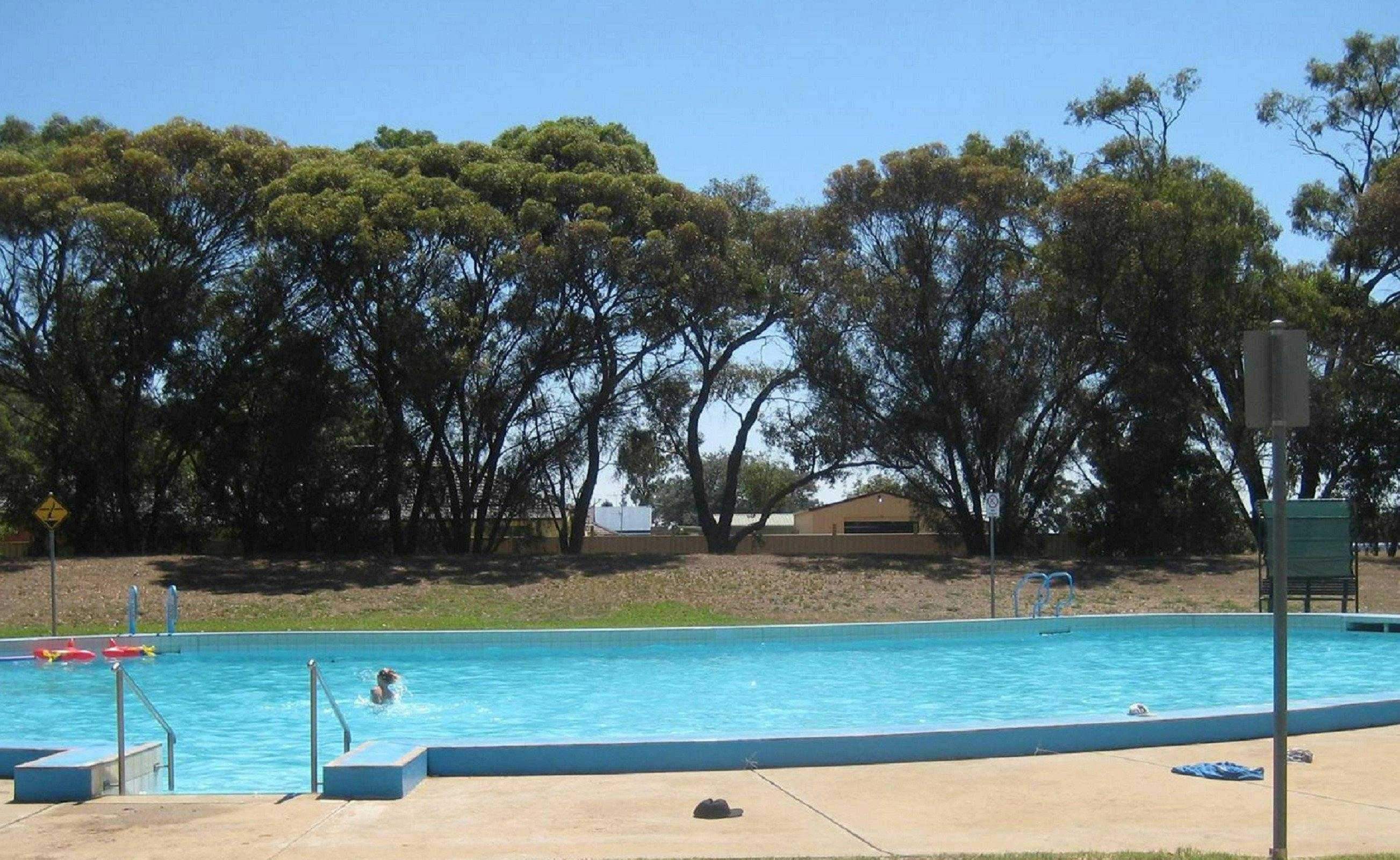 Visit the Murray | Strathmerton Outdoor Swimming Pool