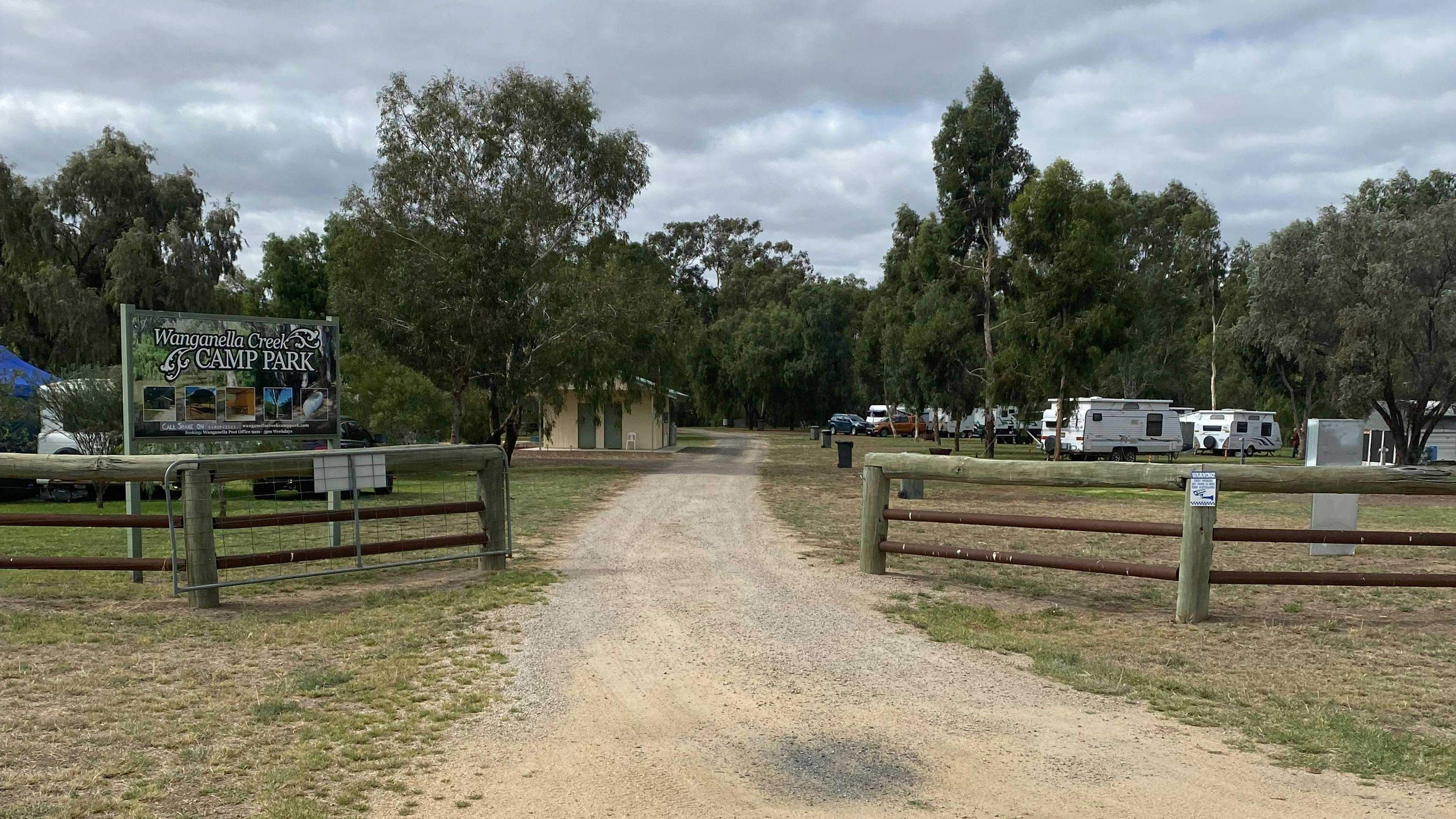 Wanganella-Camp-Park-Wanganella-Creek-Camp-Park-Murray-S-Riverina_Esgttyz