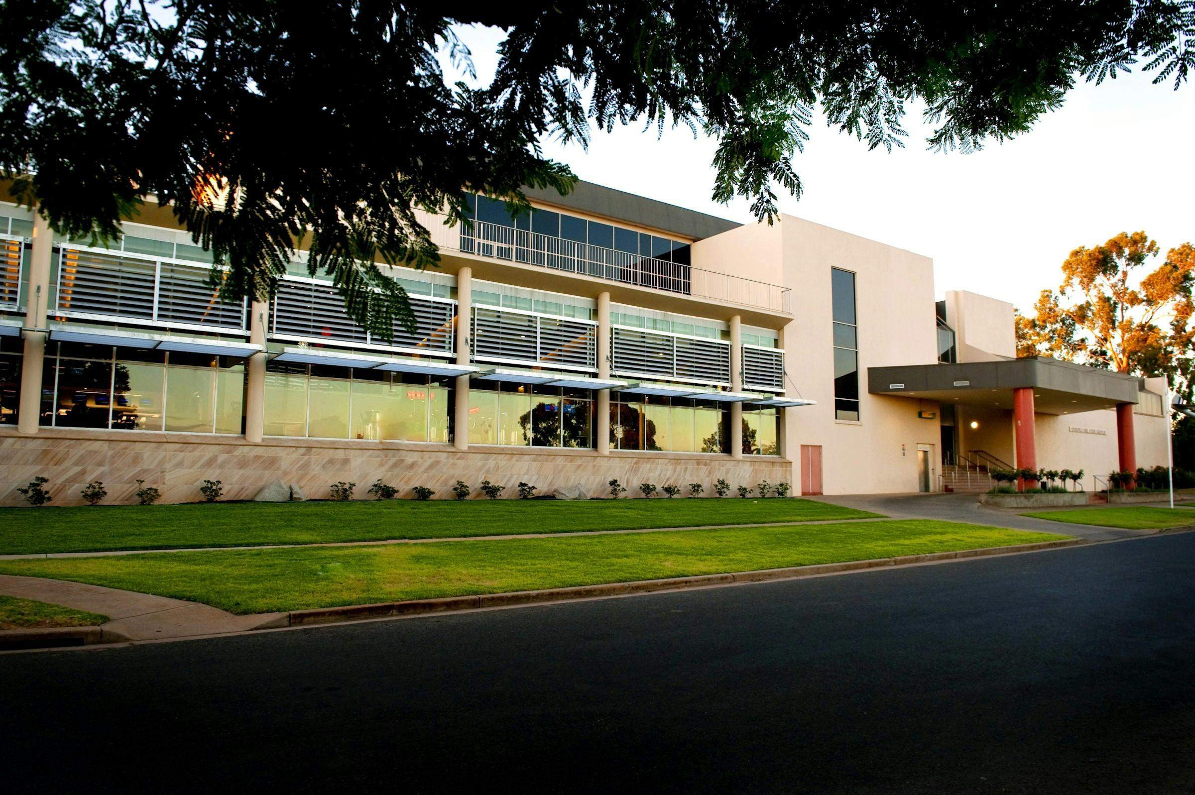 Original__9346081_Bz05_Angle_Front_7Ru6P2F