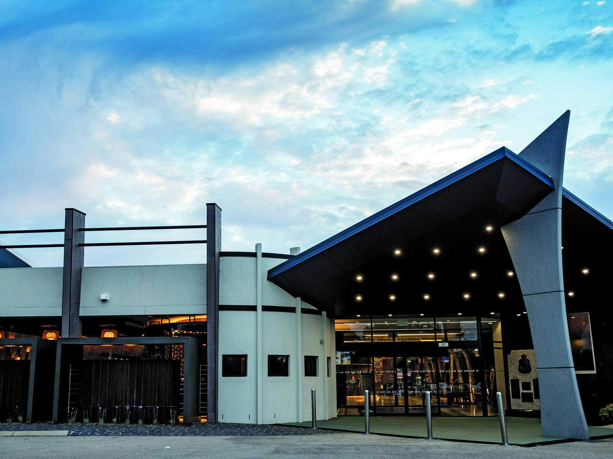 C611Aa73F54D8A9C55D136E9A96387A1