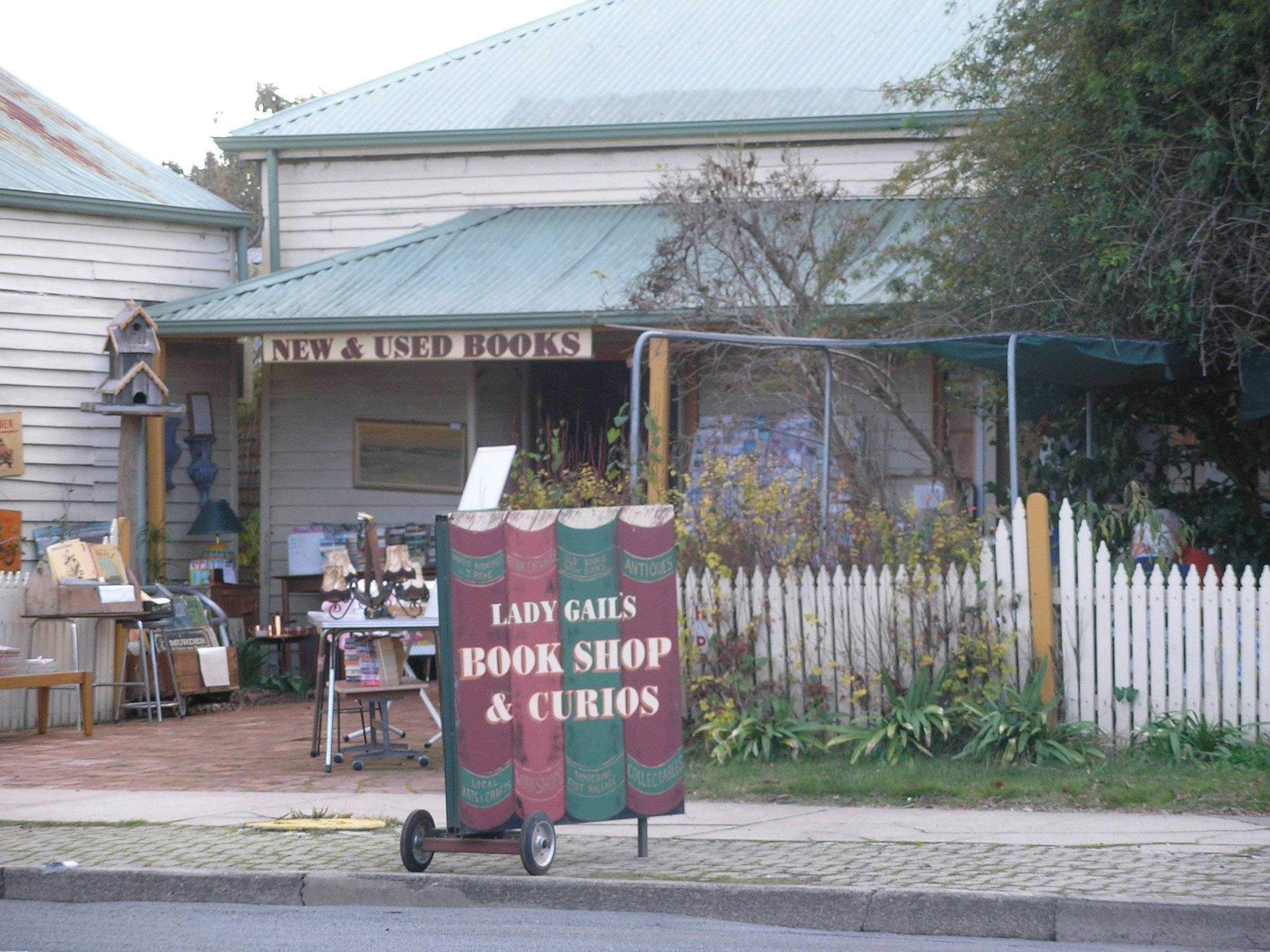 Original__9651048_2640_Lady_Gails_Bookshop_And_Curious_02_4U2Vlpd