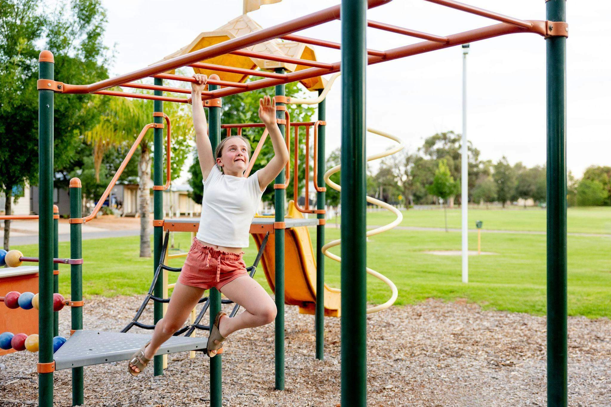 7Acba0809120Eb44Bf3E2268C3551962