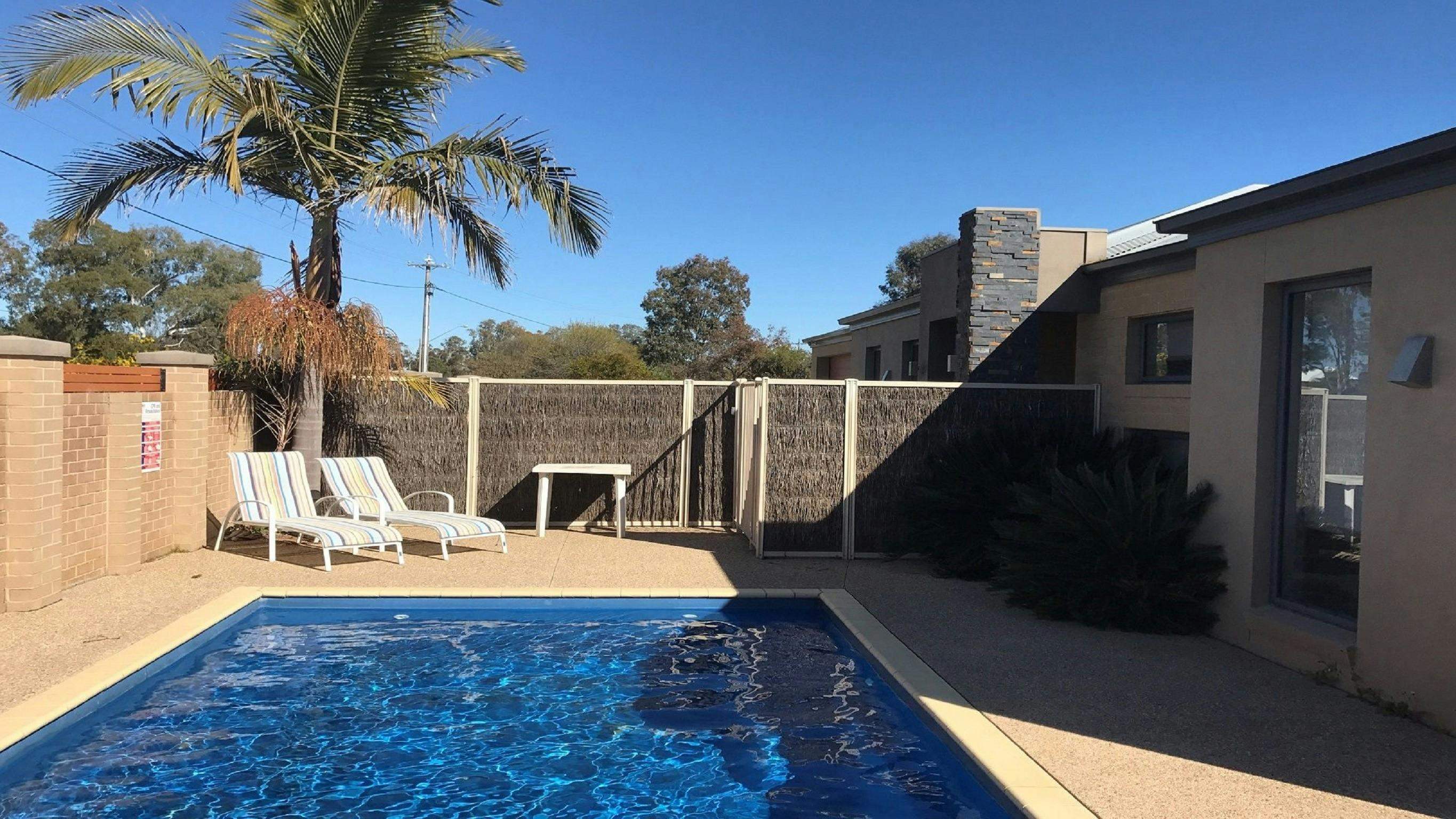 B88Ab2F1B7B15Db2Dee613A895B40E10