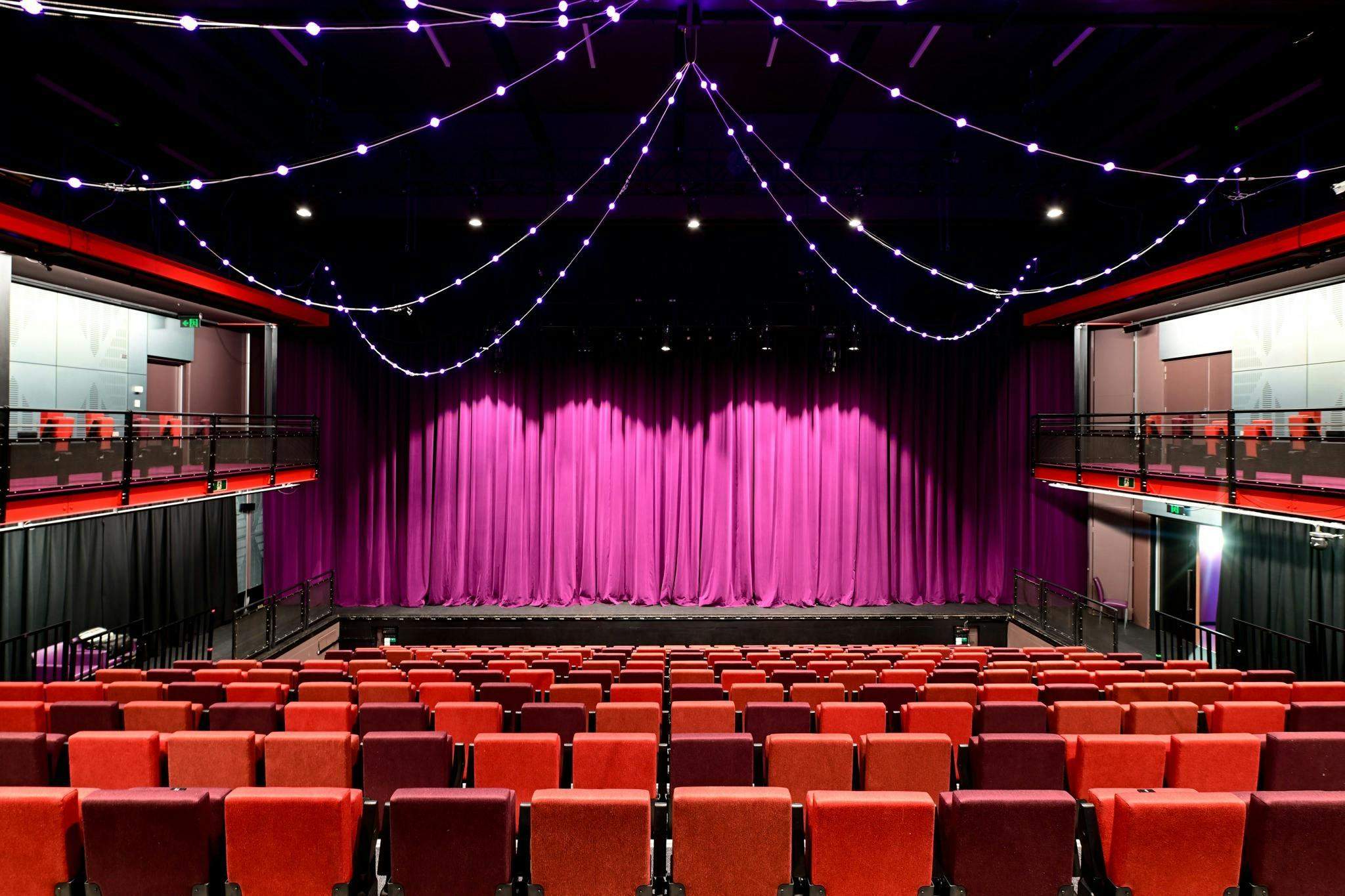 Cdb059848973079895A5F741C3765884