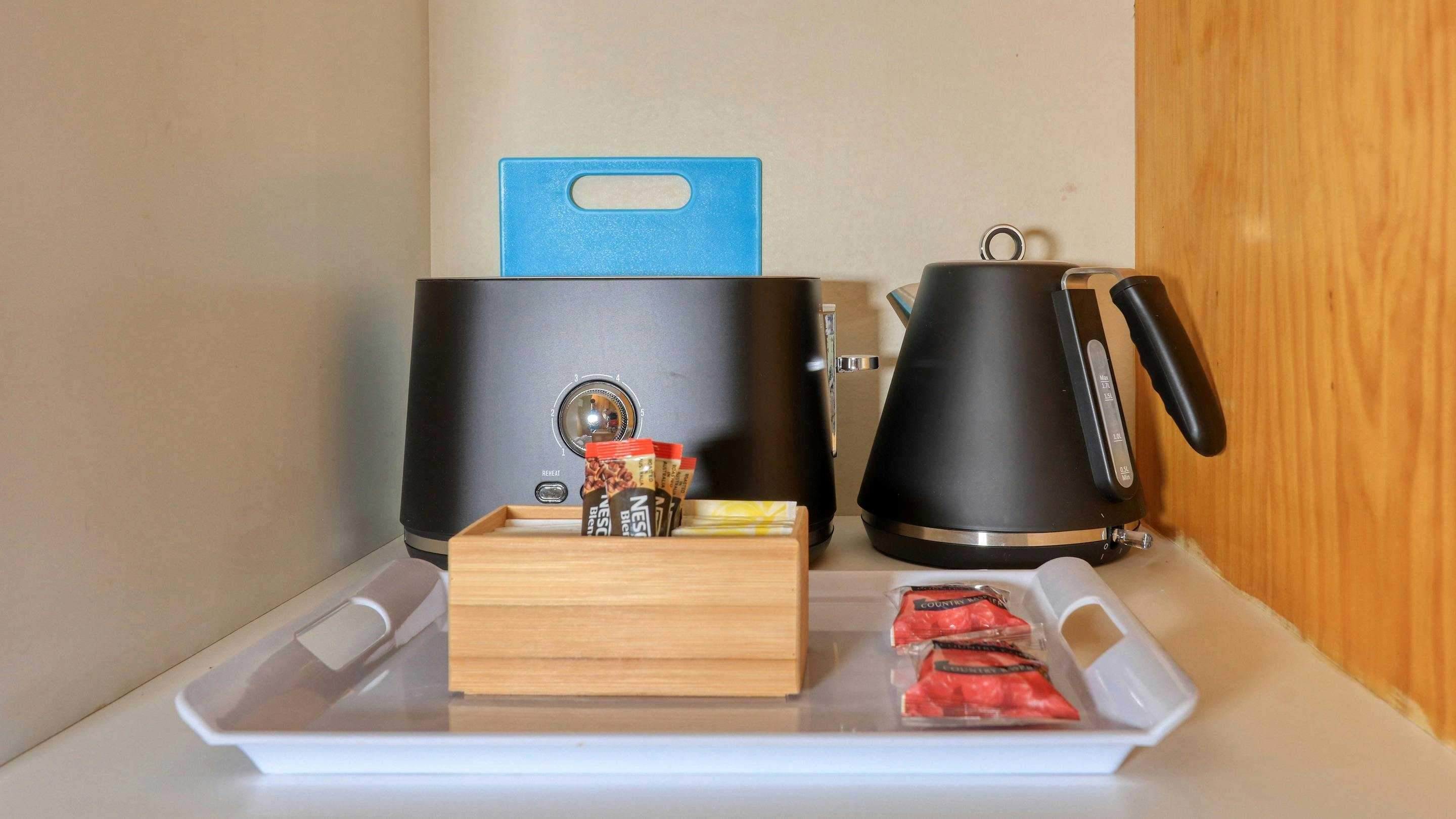 62365Be57E7E42B12F223087B3F1A80C