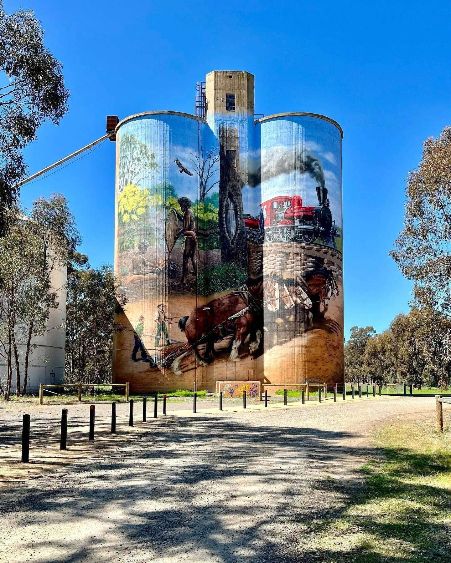 Path to Katamatite Silo Art